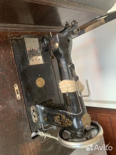 Швейная машина старинная