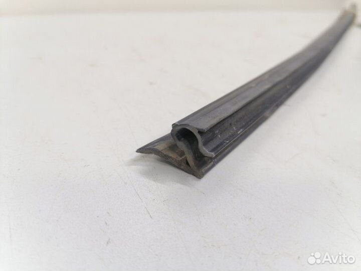 Уплотнитель (бархотка ) задний левый Citroen C3