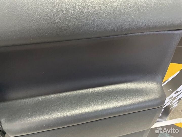 Обшивка двери передняя правая Toyota Land Cruiser