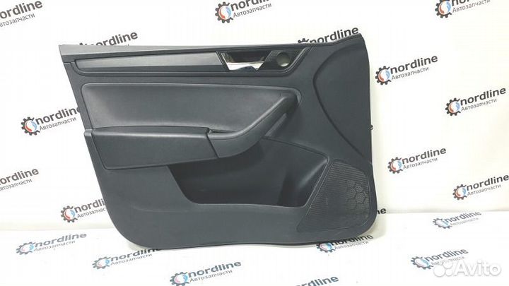 Обшивка двери передняя левая Skoda Rapid 1 NH cwvb