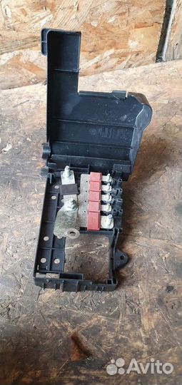 Блок предохранителей Opel Astra J 2010-2017