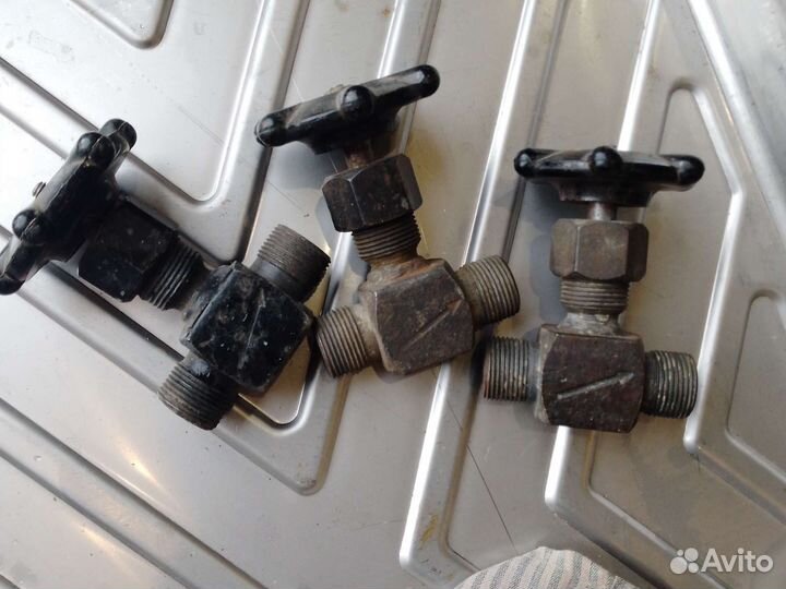 Кран игольчатый