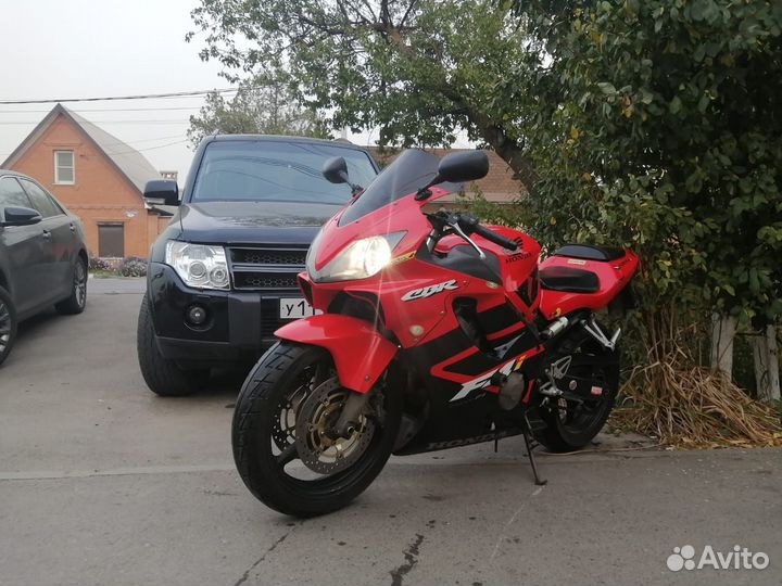 Мотоцикл спорт Honda cbr600 f4i