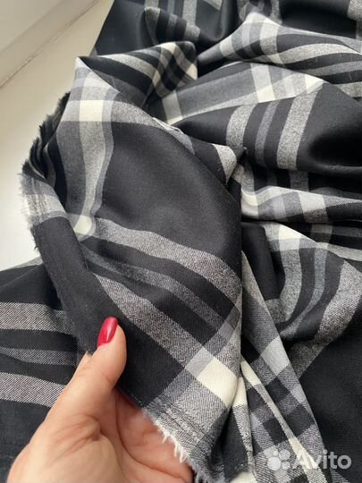 Стоковые итальянские брендовые ткани