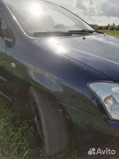 Toyota Corolla 1.4 МТ, 2002, битый, 300 000 км