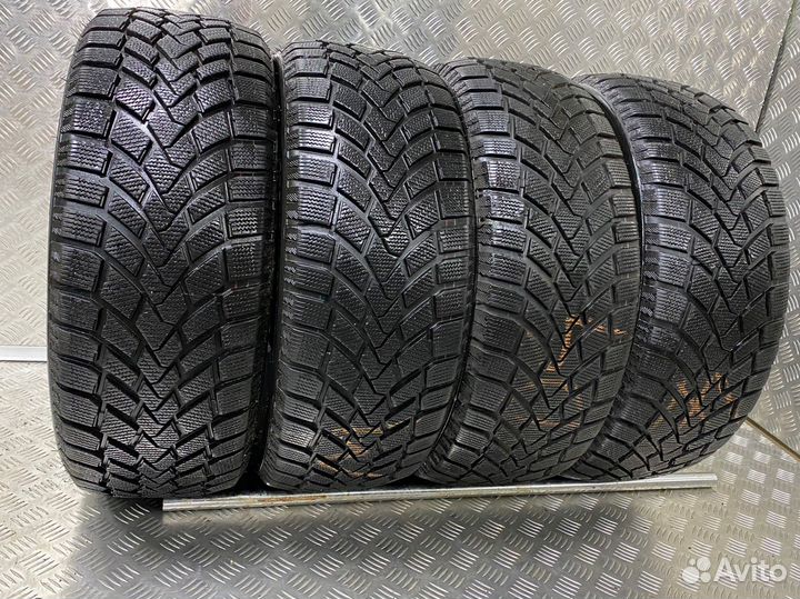 Mazzini Snowleopard 215/50 R17 95H