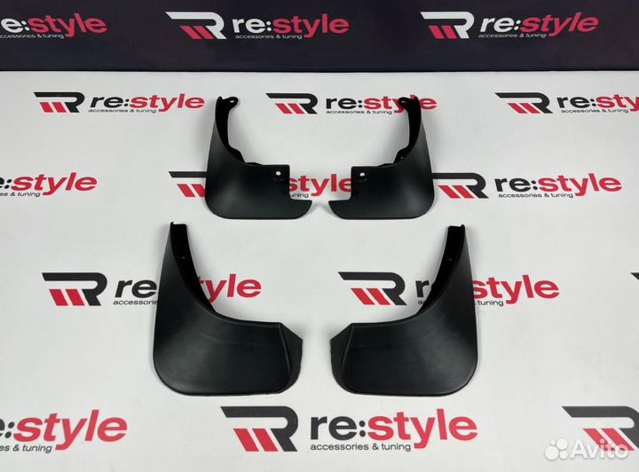 Брызговики Toyota Vitz 90 Черные T2031