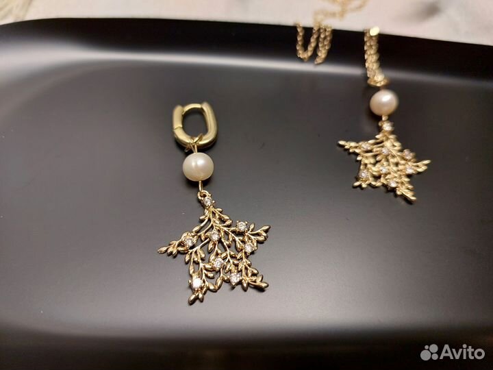 Серьги-подвески и кулон