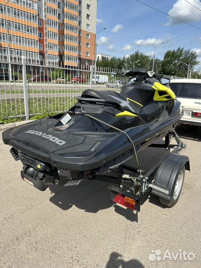 Продам гидроцикл BRP 260RXP
