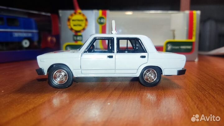 Модель масштаба 1:43 ваз 2105
