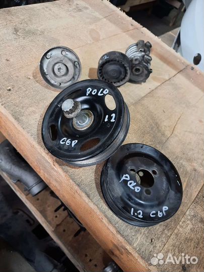 Volkswagen polo 1.2 шкив