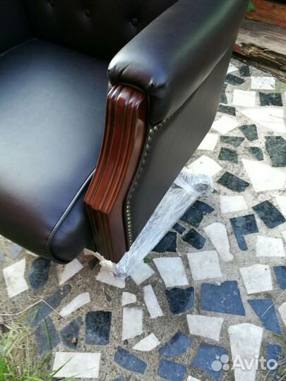 Кресло кожаное