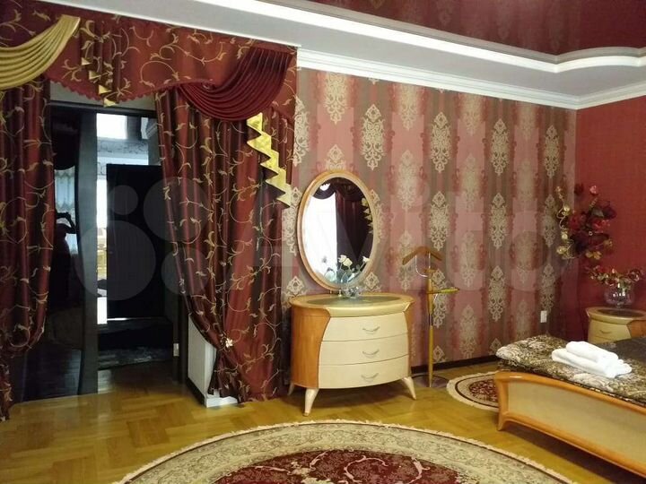 3-к. квартира, 120 м², 1/3 эт.