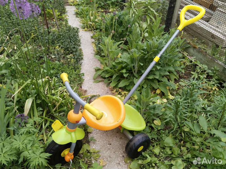 Детский трехколесный велосипед с ручкой