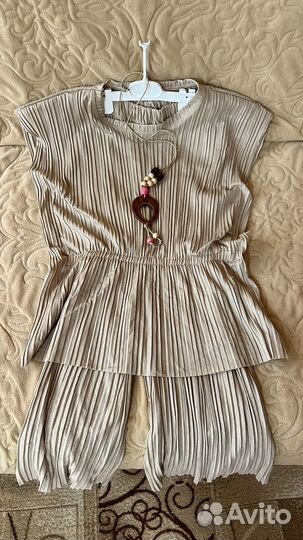 Костюм летний бежевый на девочку