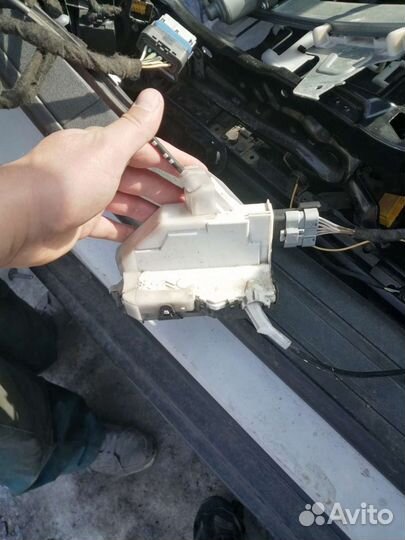 Замок передний правый ситроен с5 х7