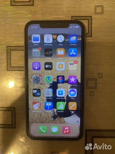 Телефон iPhone 11