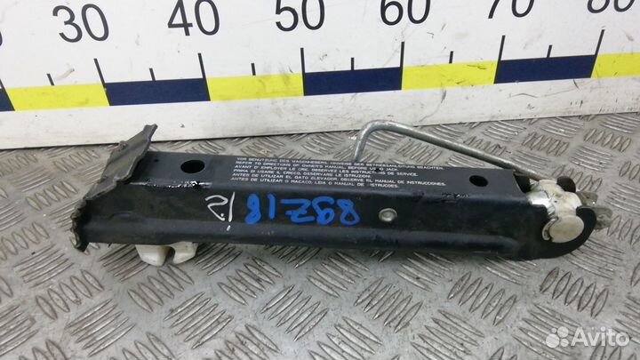 Домкрат на Mazda 5 1