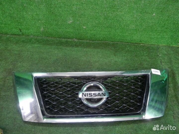 Решетка радиатора Nissan Pathfinder