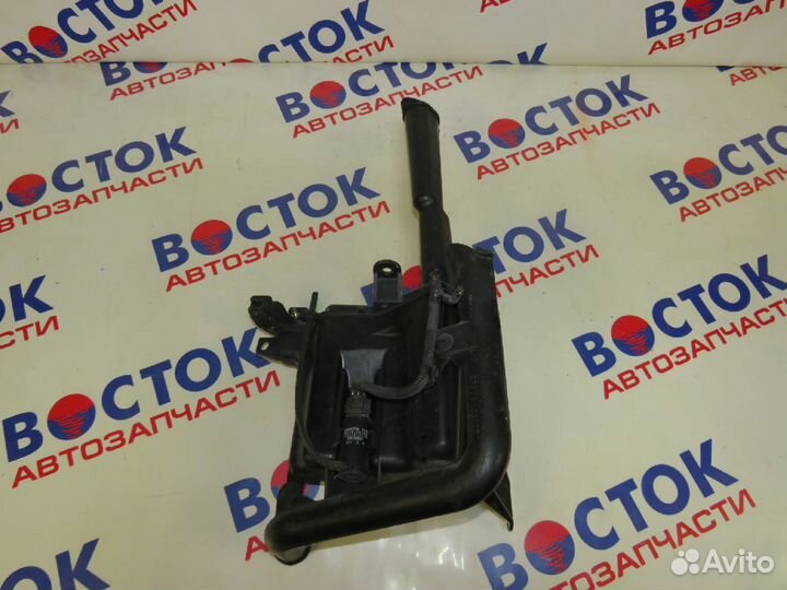 Бачок омывателя toyota crown GS171, JZS171, JZS175