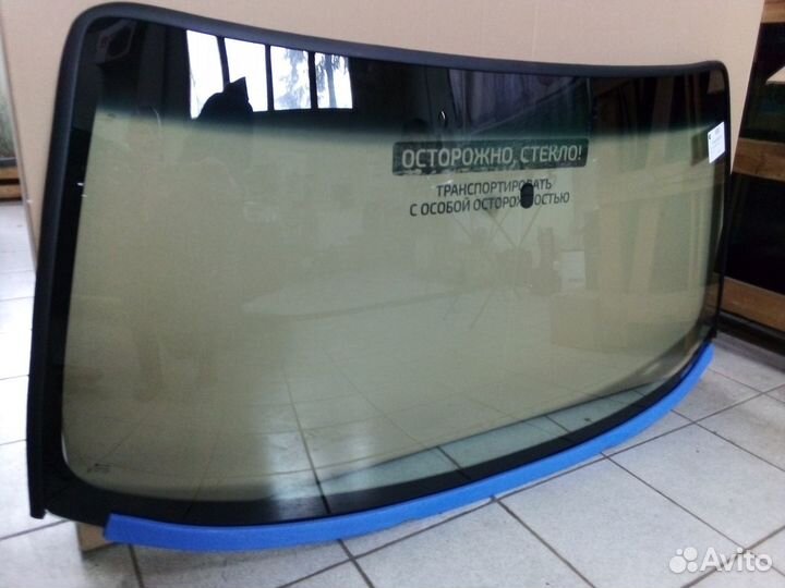 Стекло лобовое Ford Excursion 4D utility 2000-2006