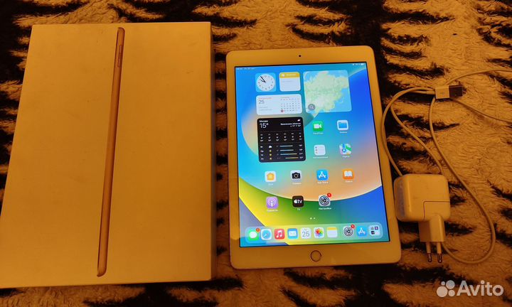 iPad Wi-Fi 32 Gb Gold