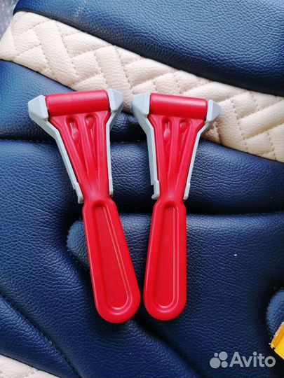 Аварийный молоточек в салон авто продам