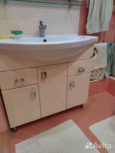 Тумба для ванной с зеркалом