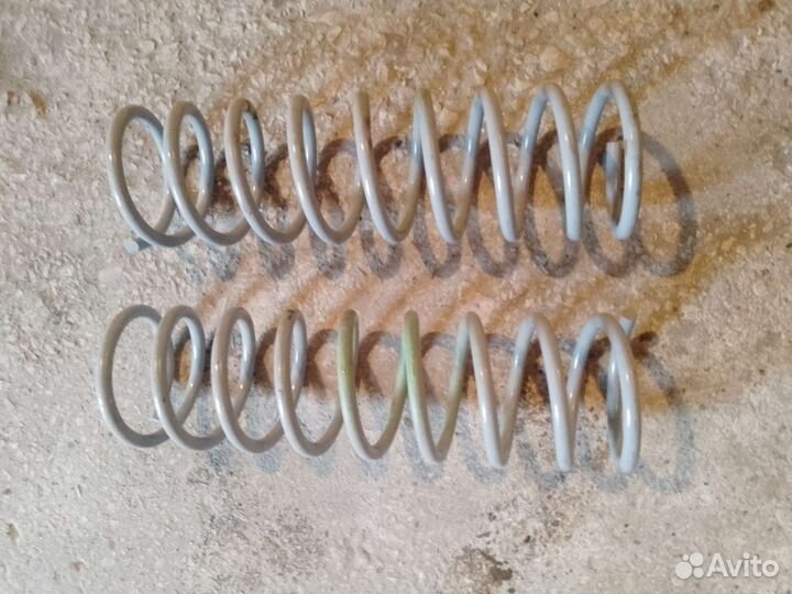 Задние пружины ваз 2107(новые)