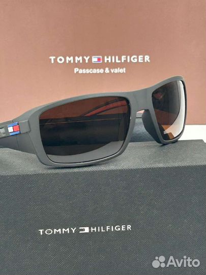 Солнцезащитные очки tommy hilfiger
