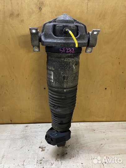 Пневмостойка задняя правая VW Touareg GP ST232