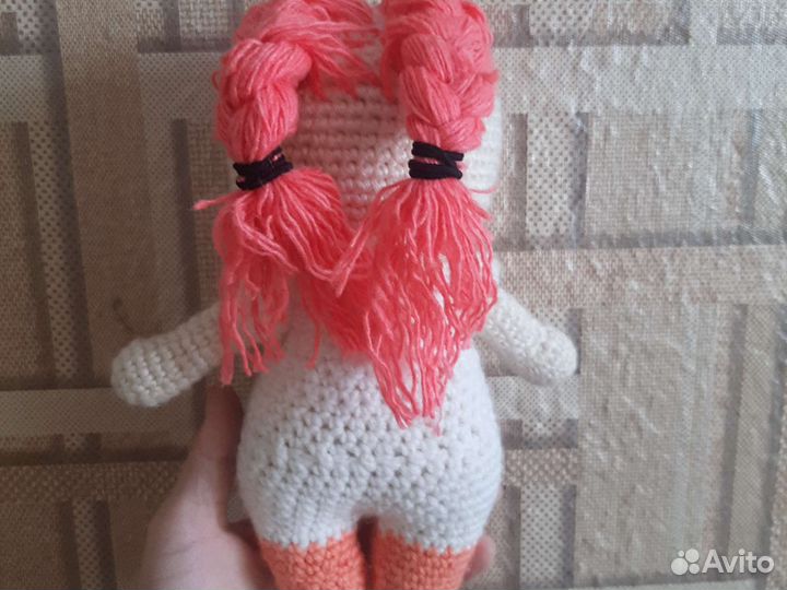 Вязаная кукла ручной работы