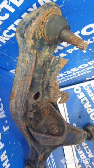Передний левый рычаг. Nissan Bassara минивен KA24