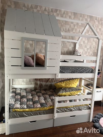 Детская кроватка, двухъярусная