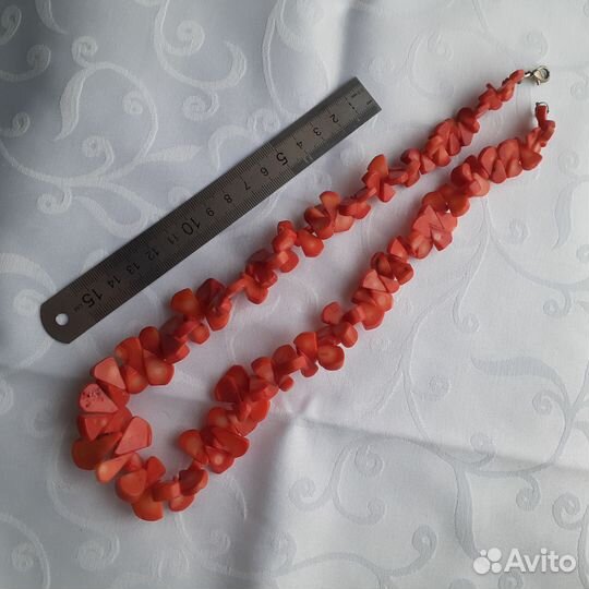 Коралловые бусы