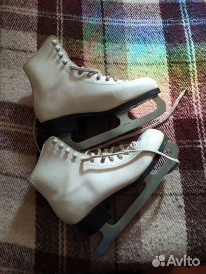 Коньки женские фигурные 38 размер