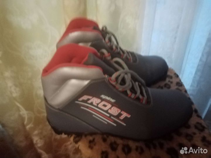 Лыжные ботинки