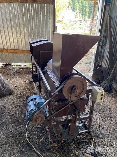 Станок для переработки кедровой шишки