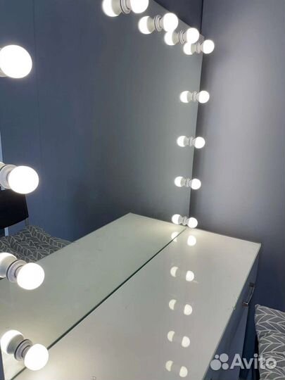 Рабочее место для мастера маникюра/брови/визажист