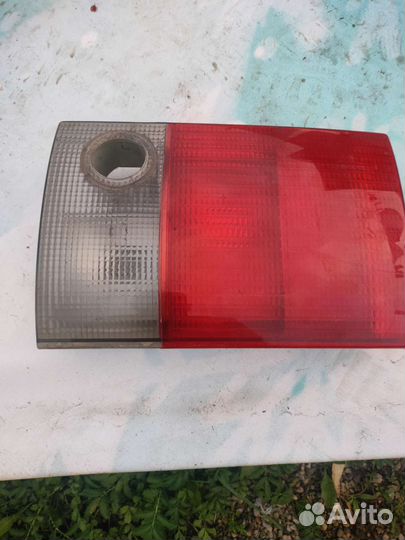 Фонарь крышки багажника правый