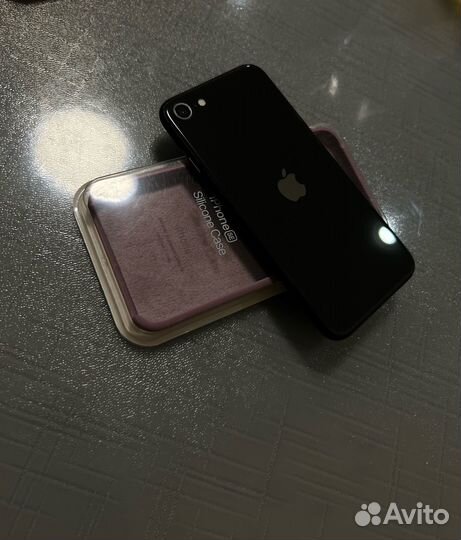 iPhone SE, 64 ГБ