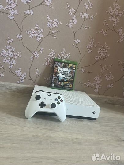 Xbox One S + GTA 5
