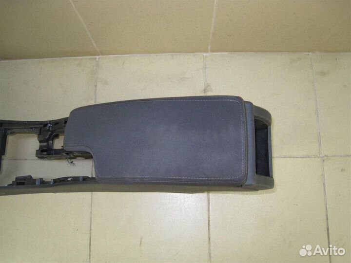 Консоль центральная с подлокотником Renault Megan