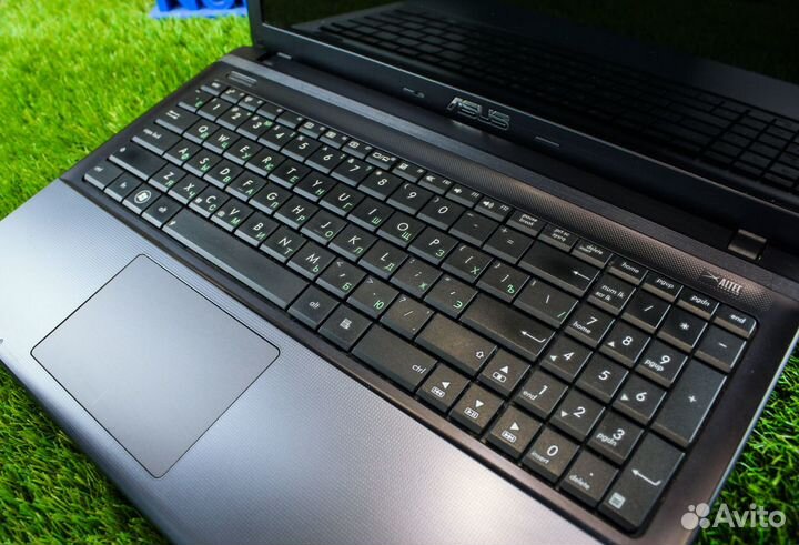 Ноутбук Asus 15,6 дюймов c SDD диском