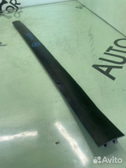 Уплотнительная резинка крышки багажника Audi Q7 4L