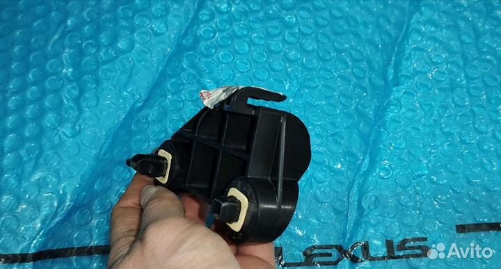 Кронштейн бампера Lexus GS под фонарем NEW 05-11