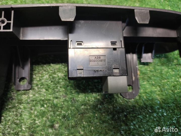 Кнопка стеклоподъемника Chevrolet Spark (M300) 20