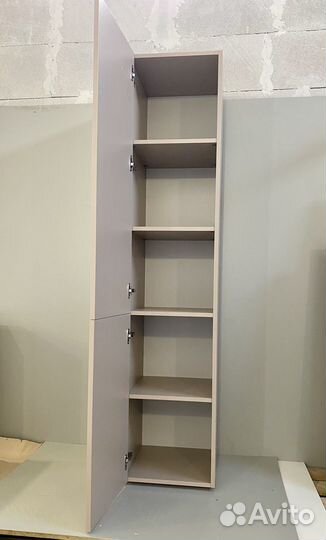 Шкаф-пенал с полками