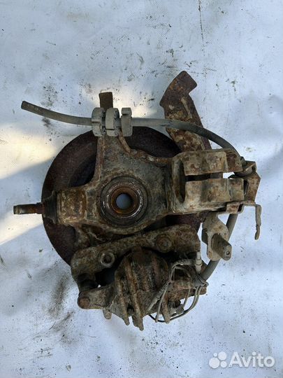 Кулак поворотный левый peugeot 406