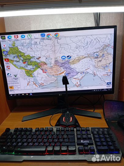 Игровой компьютер со всеми девайсами